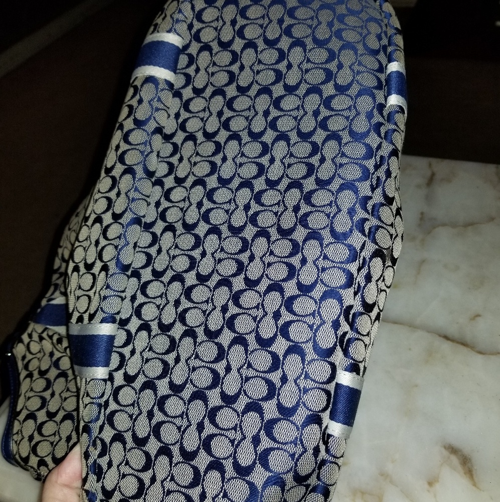 Signature Coach - Picture 3 of 5